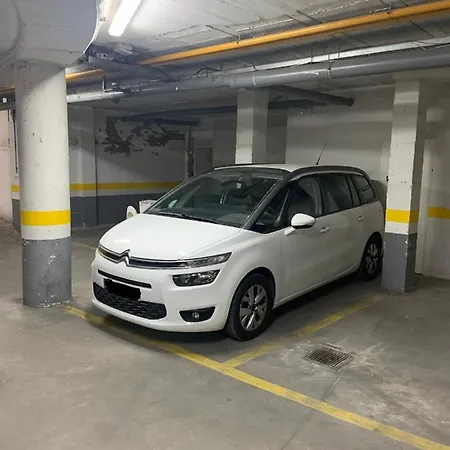公寓 Lr2 Private Terrace & Parking Right In The Center